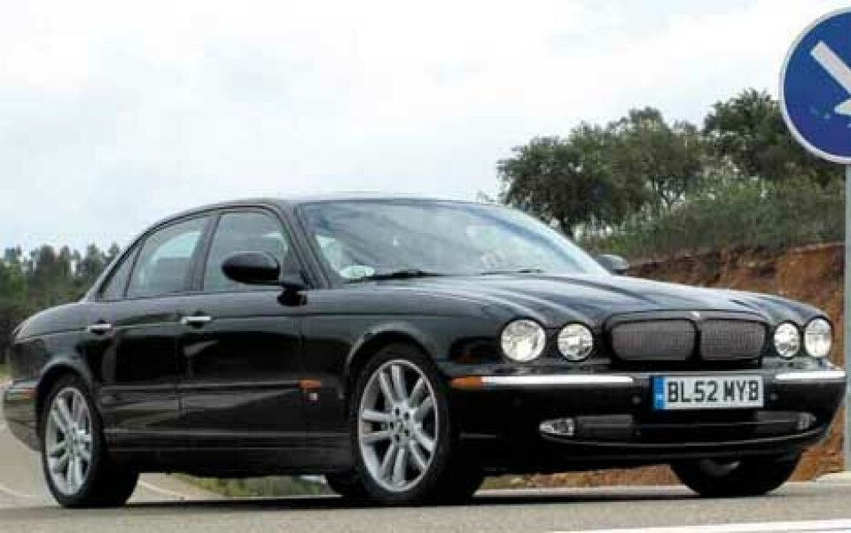 Jaguar XJJaguar XJ Jaguar XJJaguar XJ