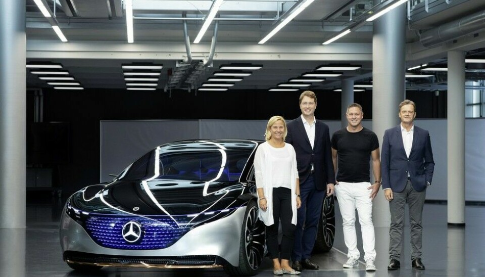 Mercedes-Benz Vision EQSToppsjef Ola Källenius omgitt av styremedlem Britta Seeger, designtopp Gorden Wagener og styremedlem Markus Schäfer - Foto: Daimler