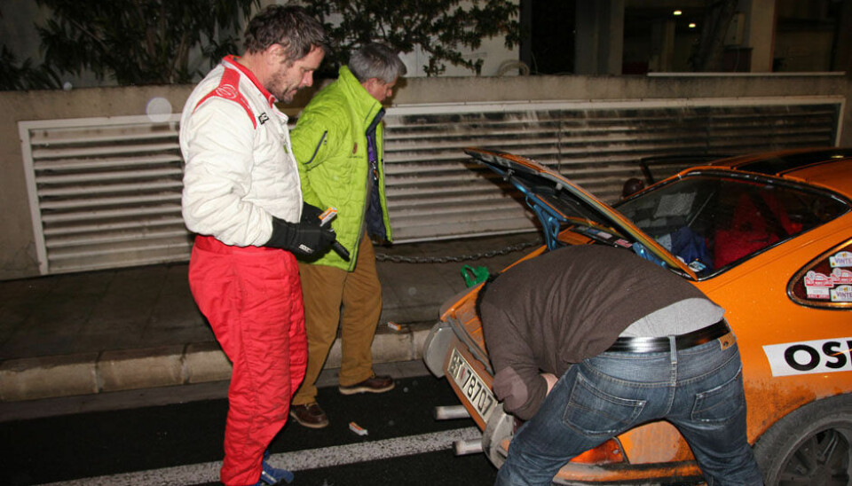 Rally Monte Carlo HistoriqueProblemer for Porschen til Tore Johannessen foran de tøffe fjellprøven. Bilen gikk til tider bare på fem sylindre, og de måtte skifte tennplugger på vei opp til fjellprøvene.