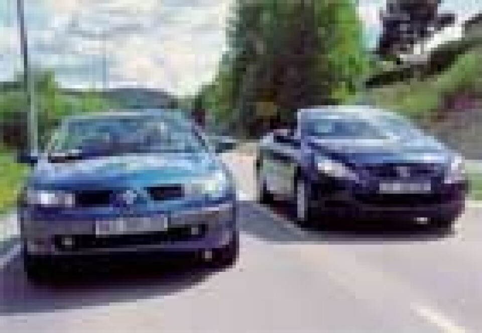 Peugeot 307 CC møter Renault Mégane CC