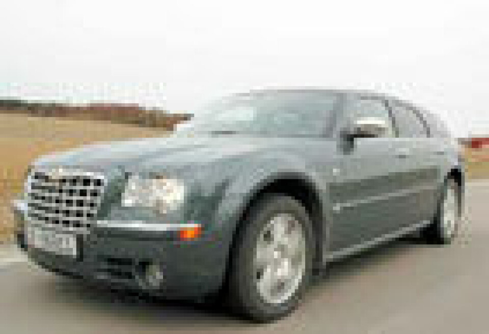 Chrysler 300C Touring: Dollarglisene lever