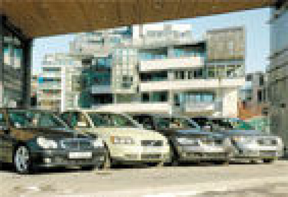 Audi A4 2.0, BMW 320i og Mercedes C180 K møter Volvo S40 2.4: Høy Aker Brygge-faktor