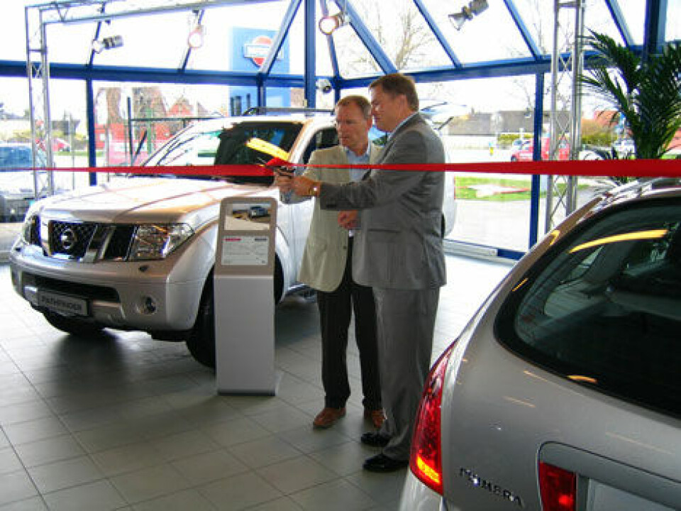 Adm. direktør Carl-Einar Haug sto for båndklippingen sammen med adm. direktør Tor Erling Halvorsen hos Nissan NorgeAdm. direktør Carl-Einar Haug sto for båndklippingen sammen med adm. direktør Tor Erling Halvorsen hos Nissan Norge