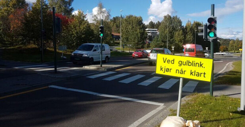 Kortere bilkøer med blinkende gult for fotgjengere