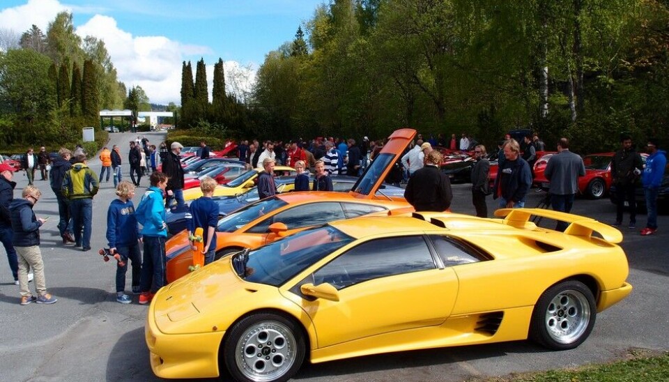Vårmønstringen 2014Lambo og Ferrari på rekke og rad, nærmest Lamborghini Diablo 1996Foto: Knut Skallerud