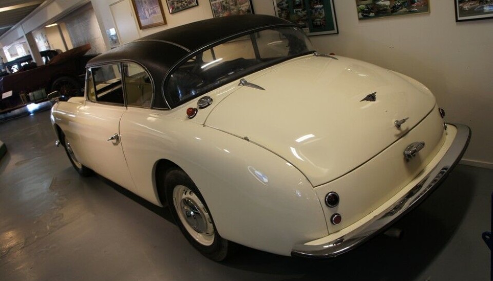 Arvika FordonsmuseumJensen Interceptor fra 1954 deres første etterkrigsbil, her med 4-liters Austin A 135-motor på 130 hk. Foto: Jon Winding-Sørensen Arvika FordonsmuseumJensen Interceptor fra 1954 deres første etterkrigsbil, her med 4-liters Austin A 135-motor på 130 hk. Foto: Jon Winding-Sørensen