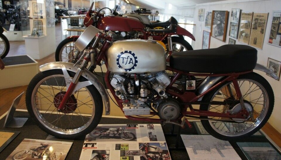 Arvika FordonsmuseumEn av museets virkelig juveler. TFA-raceren fra 1854, V2-motor, 125 ccm, håp om 18-20 hk ved 14.000 omdreininger. Konstruert av Husqvarna-trollmannen Folke Mannerstedt i samarbeid med Teknik för Alle. Fikk den aldri til å gå. AllFoto: Jon Winding-Sørensen Arvika FordonsmuseumEn av museets virkelig juveler. TFA-raceren fra 1854, V2-motor, 125 ccm, håp om 18-20 hk ved 14.000 omdreininger. Konstruert av Husqvarna-trollmannen Folke Mannerstedt i samarbeid med Teknik för Alle. Fikk den aldri til å gå. AllFoto: Jon Winding-Sørensen