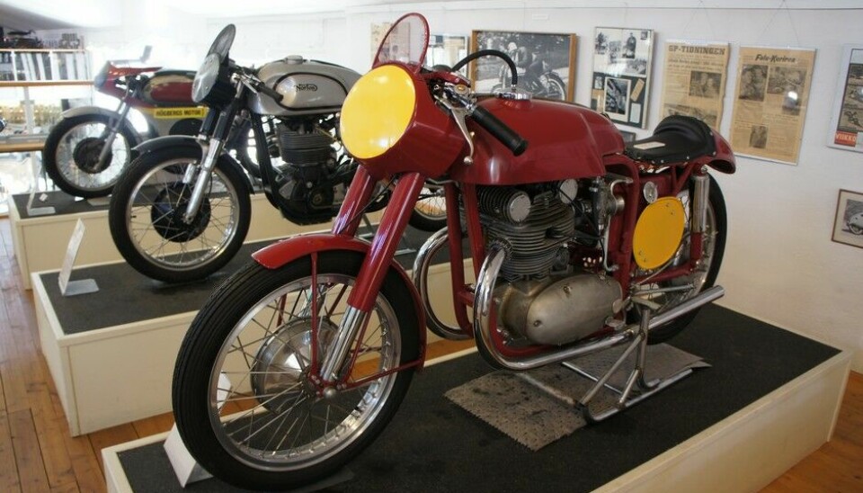 Arvika FordonsmuseumFabrikkracer fra Jawa 1952. 2-sylindret 500 ccm, 48 hk ved 7000 omdreininger. Foto: Jon Winding-Sørensen