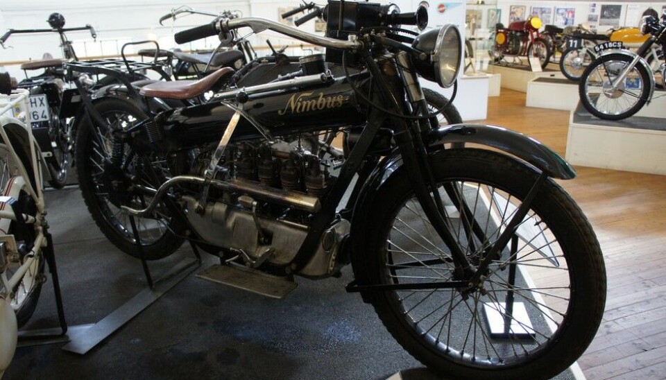 Arvika FordonsmuseumDanske Nimbus, bygget hos Nilfisk som kanskje er bedre kjent for støvsugere. Konstant oppskrift gjennom tidene: firesylindret rekke på 750 ccm. Her i en 1925-utgave. Foto: Jon Winding-Sørensen Arvika FordonsmuseumDanske Nimbus, bygget hos Nilfisk som kanskje er bedre kjent for støvsugere. Konstant oppskrift gjennom tidene: firesylindret rekke på 750 ccm. Her i en 1925-utgave. Foto: Jon Winding-Sørensen