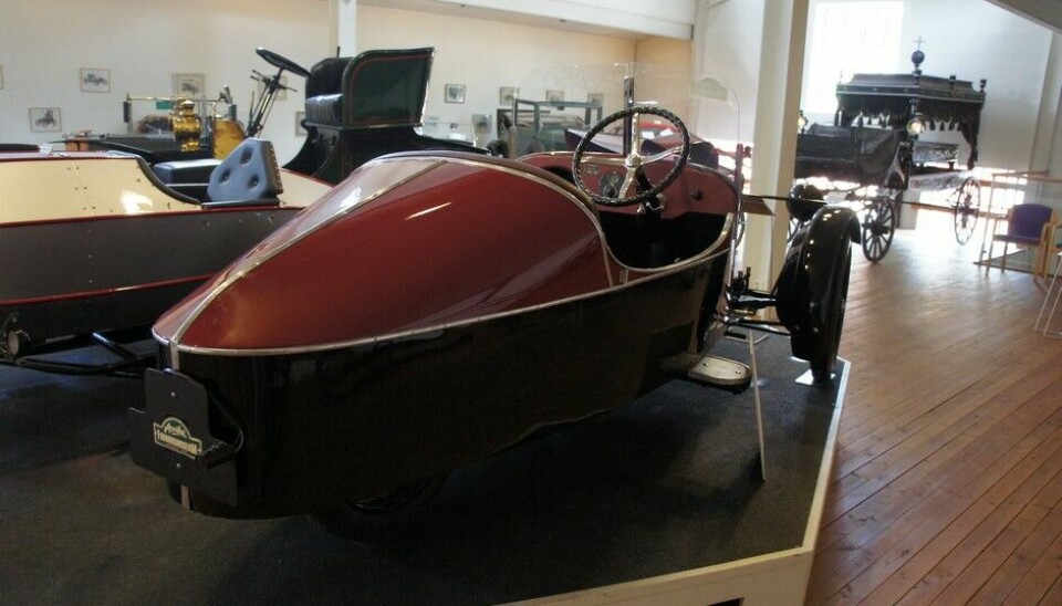 Arvika Fordonsmuseum Ikke Morgan, men nesten. Coventry-Victor var blant de mange engelske trehjulsprodusentene. Deres Midget er fra 1933 har en tosylindret 750 ccm bokser av egen konstruksjon. Denne har vært i Sverige hele livet. Foto: Jon Winding-Sørensen