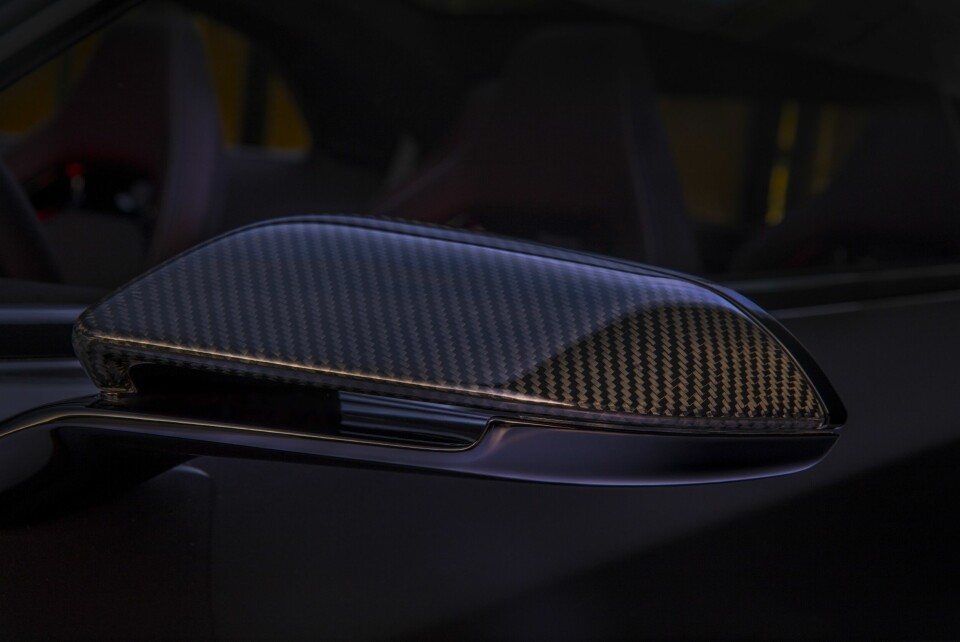 Carbon fiber mirror covers on Dodge Charger Daytona SRT Concept.