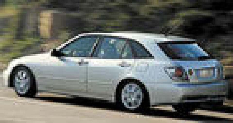 Lexus IS 200 SportCross