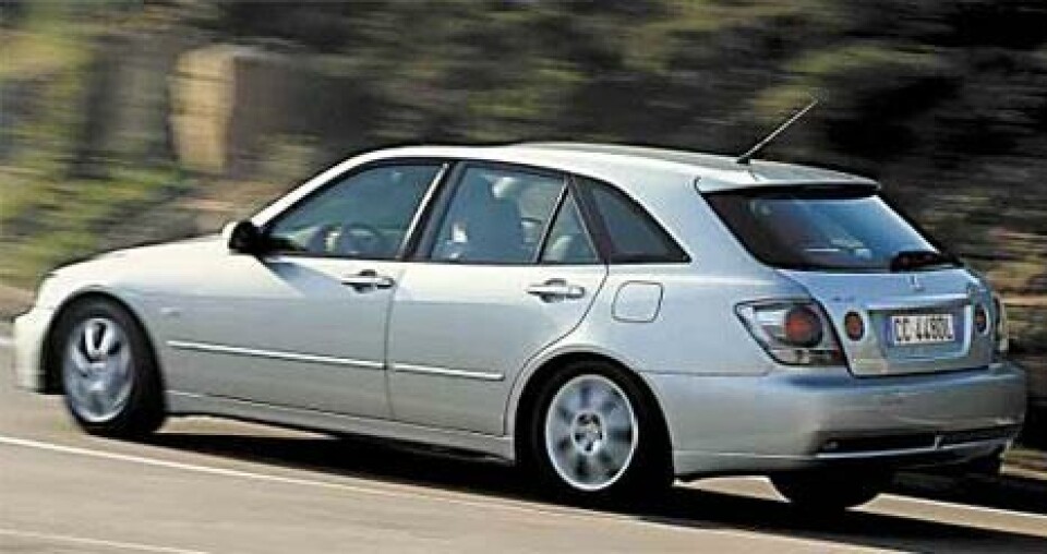 Lexus IS 200 SportCrossLexus IS 200 SportCross Lexus IS 200 SportCrossLexus IS 200 SportCross