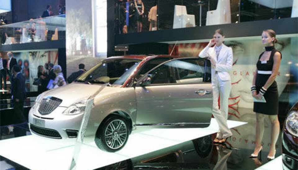 Bildebrev fra ParisLancia Ypsilon i stilig tofarget utgave