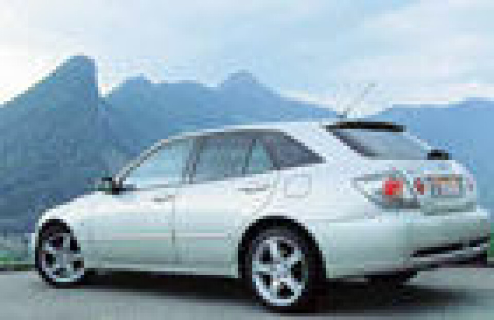 Lexus IS300