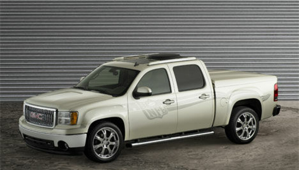 Sema Show 2006GMC Sierra NFL CrewCab