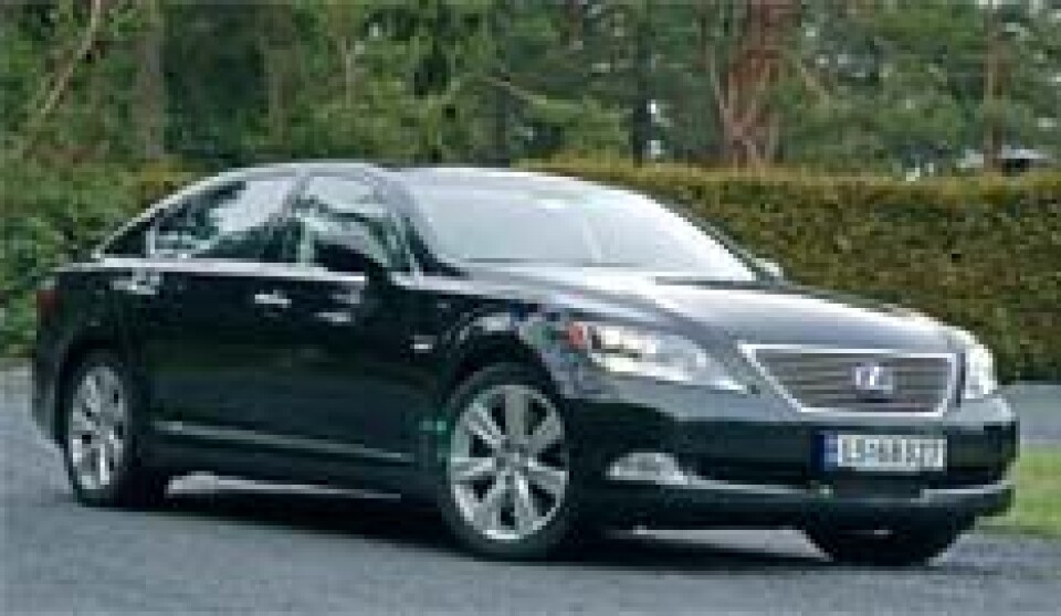 Lexus LS600hL