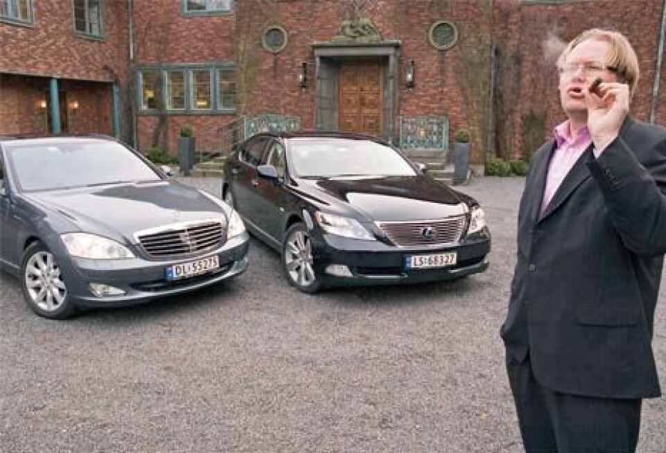 Mercedes-Benz S-Klasse og Lexus LS Mercedes-Benz S-Klasse og Lexus LS