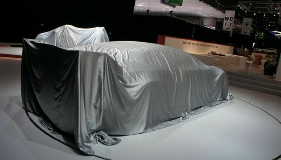 Sniktitt på Genève-utstillingenHva VW-eide Giugiaro har mekket frem nå, må vi vente til i morgen med å få vite.Foto: Jon Winding-Sørensen
