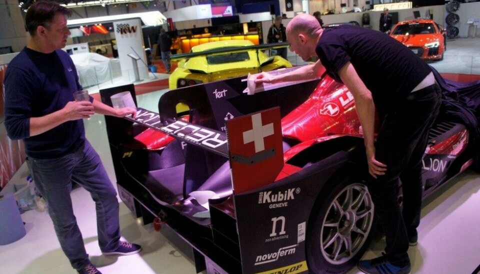 Genève, dagen før dagen førDen ene Zenvo som var avduket var veldig gul, men hva var dette med en Le Mans Rebellion med danskenes navn på? Her er det en historie som skal bli fortalt. - Foto: Jon Winding-Sørensen Genève, dagen før dagen førDen ene Zenvo som var avduket var veldig gul, men hva var dette med en Le Mans Rebellion med danskenes navn på? Her er det en historie som skal bli fortalt. - Foto: Jon Winding-Sørensen