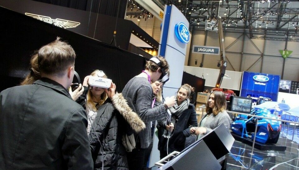 Genève, dagen før dagen førSikkert en god idé at Ford lar sitt kommende vertskap lære hvordan man bruker VR-briller slik at de kan lære publikum hvordan man bruker VR-briller. - Foto: Jon Winding-Sørensen