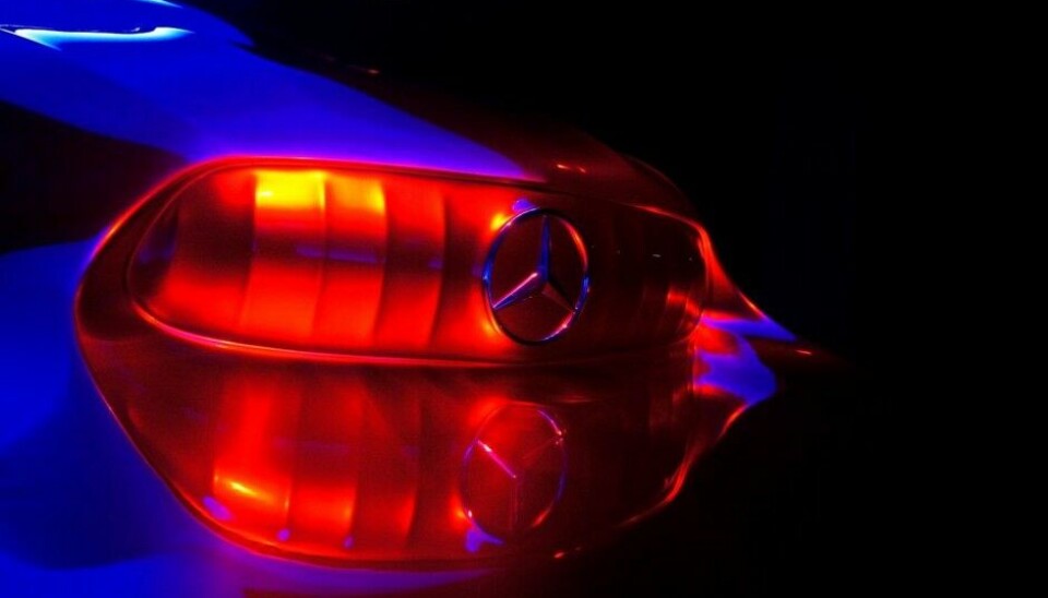 Genève, dagen før dagen førVi var ikke helt sikre på om det var skulptur nummer tre eller fire, Mercedes-designer Olivier Laurent som viste oss rundt denne, som altså skal antyde både den nye designretningen deres, og den kommende nye A-Sedan. - Foto: Jon Winding-Sørensen Genève, dagen før dagen førVi var ikke helt sikre på om det var skulptur nummer tre eller fire, Mercedes-designer Olivier Laurent som viste oss rundt denne, som altså skal antyde både den nye designretningen deres, og den kommende nye A-Sedan. - Foto: Jon Winding-Sørensen