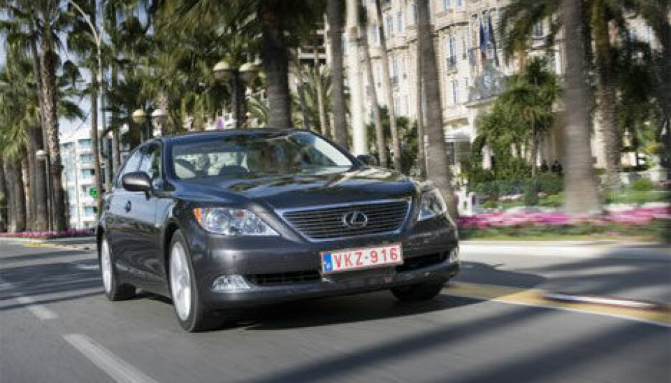 Lexus LS460