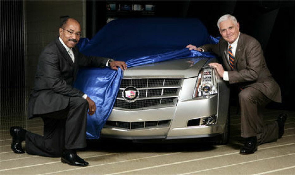 GMs toppsjef for design, Ed Welburn og ansvarlig for produktutvikling, Bob Lutz gir oss et glimt av Cadillacs nye CTS