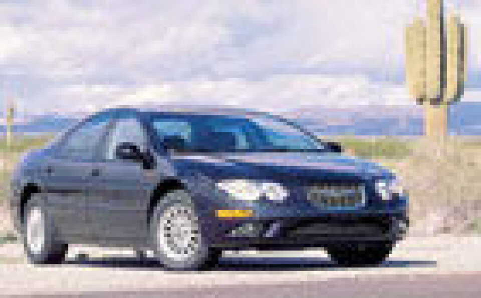 Chrysler 300M: Holder kursen