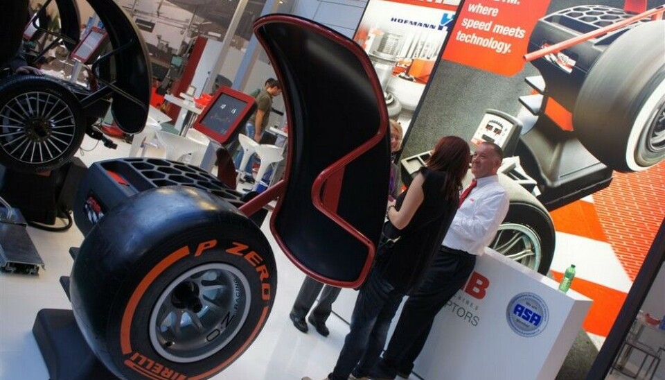 Automechanika 2014Hjulbalansering blir mye morsommere når vi har med et Formel 1 hjul. Foto: Jon Winding-Sørensen