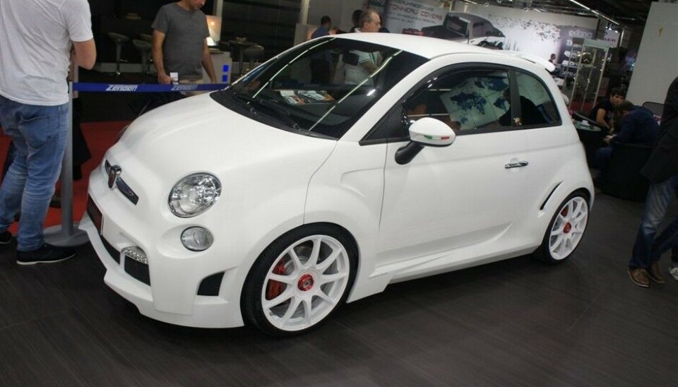 Automechanika 2014Trimme- og styling-leverandører (først og fremst felger) fantes også. Her en Zender-utgave av Abarth. Foto: Jon Winding-Sørensen