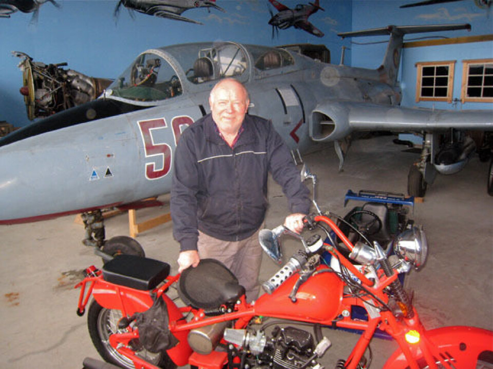 I museet til Rolf Wee finner du både fly og motorsykler i tillegg til en stor samling lastebiler og personbiler: