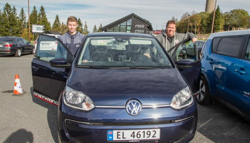 Vidar Gulliksen og sønnen Robin kjørte fra Eidsvoll for å delta med sin 2-uker gamle iUp.