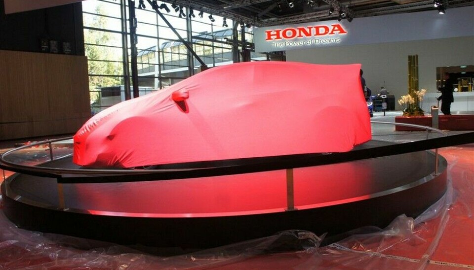 Sniktitt på Paris-utstillingenFortsatt laken over Hondas neste R-TypeFoto: Jon Winding-Sørensen