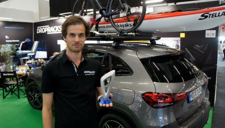 Helge Dimmen med sin Innovation Award.