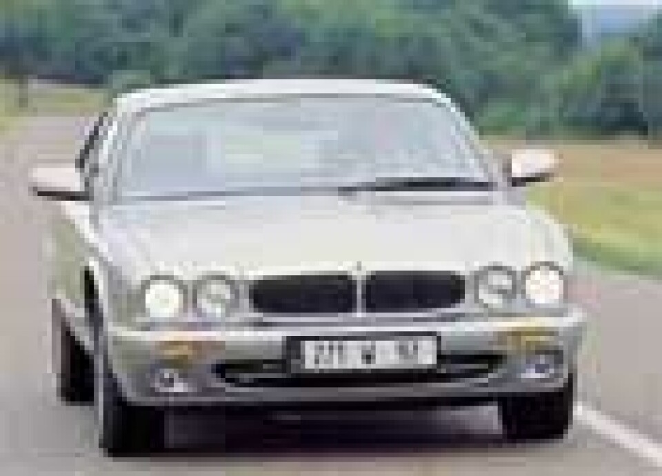 Jaguar XJ8