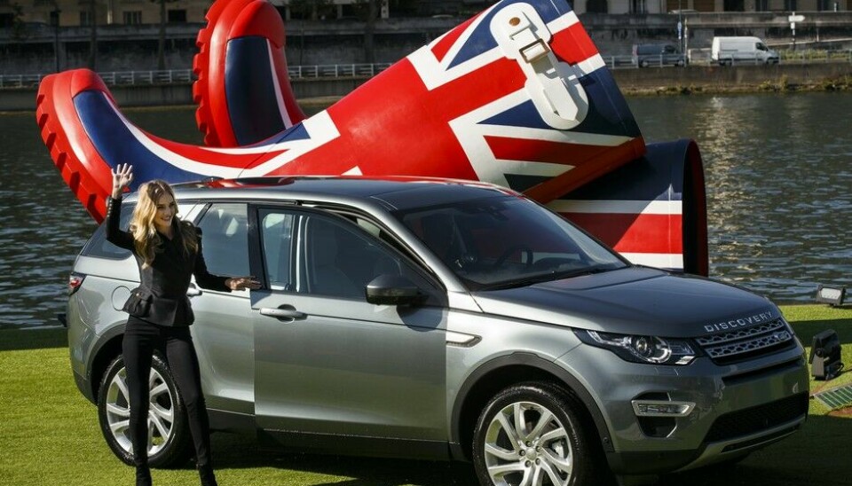 Land Rover Discovery SportSupermodell Rosie Huntington-Whiteley hjalp til med lanseringen, i tilfelle noen ikke oppfattet selve bilen som trekkplaster godt nok.