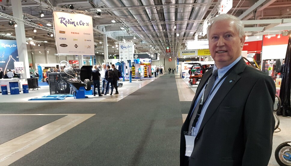 VENTER PUBLIKUMSREKORD: Automessen 2022 kan sette rekord både i antall utstillere og besøkende, tror messegeneral Arild Hansen, daglig leder i Autobransjens Leverandørforening. VENTER PUBLIKUMSREKORD: Automessen 2022 kan sette rekord både i antall utstillere og besøkende, tror messegeneral Arild Hansen, daglig leder i Autobransjens Leverandørforening.