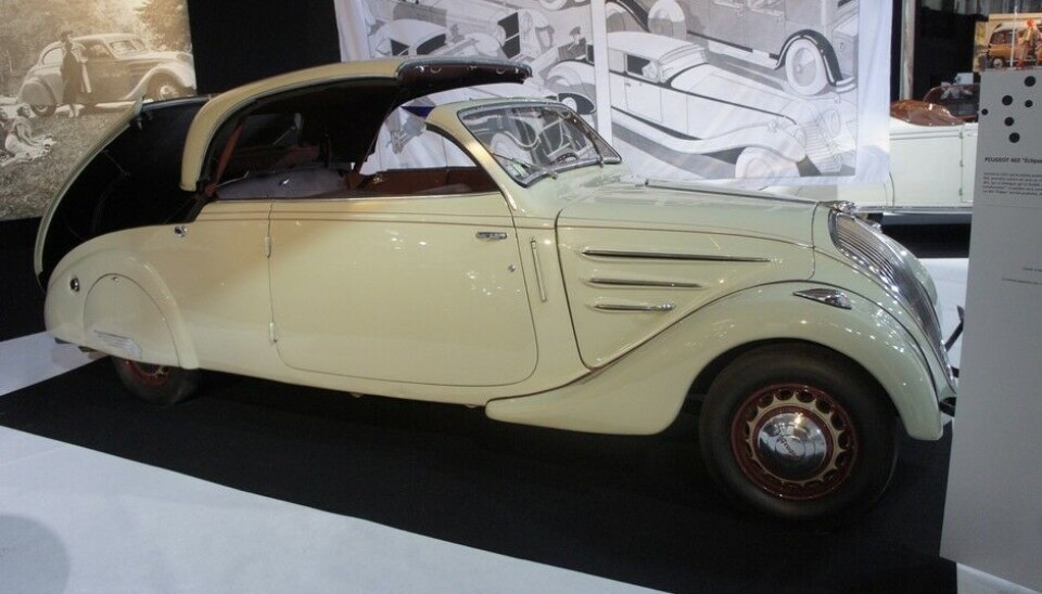 Paris 2014: Bil og motePeugeots Eclipse, 1934, med det sensasjonelle nedfellbare taket de også brukte på andre modeller. Designet av Georges Paulin egentlig tannlege. Paris 2014: Bil og motePeugeots Eclipse, 1934, med det sensasjonelle nedfellbare taket de også brukte på andre modeller. Designet av Georges Paulin egentlig tannlege.