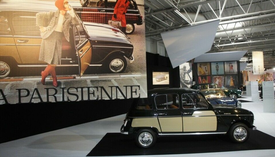Paris 2014: Bil og moteRenault 4, denne modellen med kurvfletting langs siden, het Parisienne og kom i 1968.