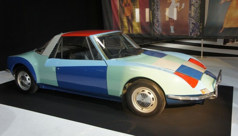 Paris 2014: Bil og moteDette er en av mine favoritter. En Matra 530 dekorert av en velkjent malerinne, Sonia Delaunay. Dette hadde hun gjort i 20-årene også, men denne er fra 1967. Paris 2014: Bil og moteDette er en av mine favoritter. En Matra 530 dekorert av en velkjent malerinne, Sonia Delaunay. Dette hadde hun gjort i 20-årene også, men denne er fra 1967.