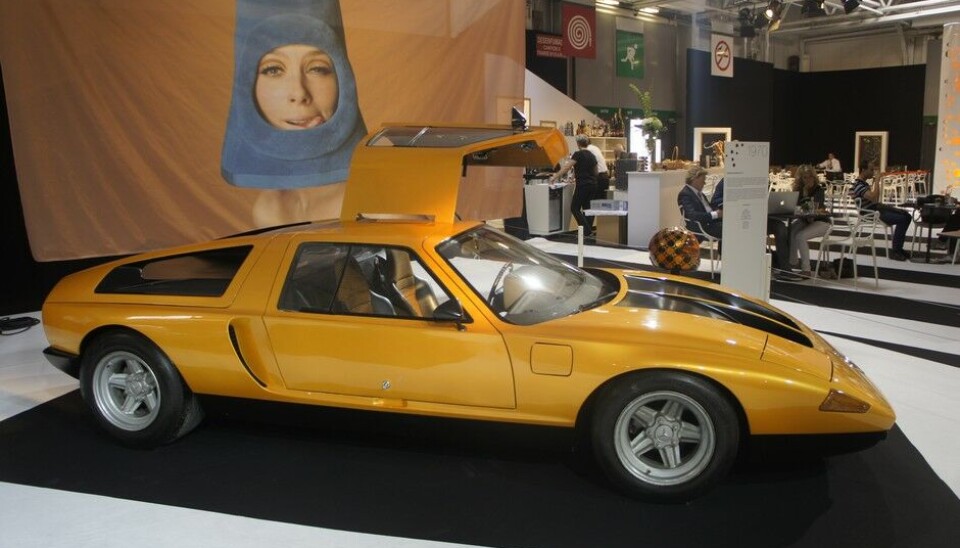 Paris 2014: Bil og moteEn av Mercedes sine C111 Wankel-biler hadde visst også noe med disse styrthjelmene å gjøre. Paris 2014: Bil og moteEn av Mercedes sine C111 Wankel-biler hadde visst også noe med disse styrthjelmene å gjøre.