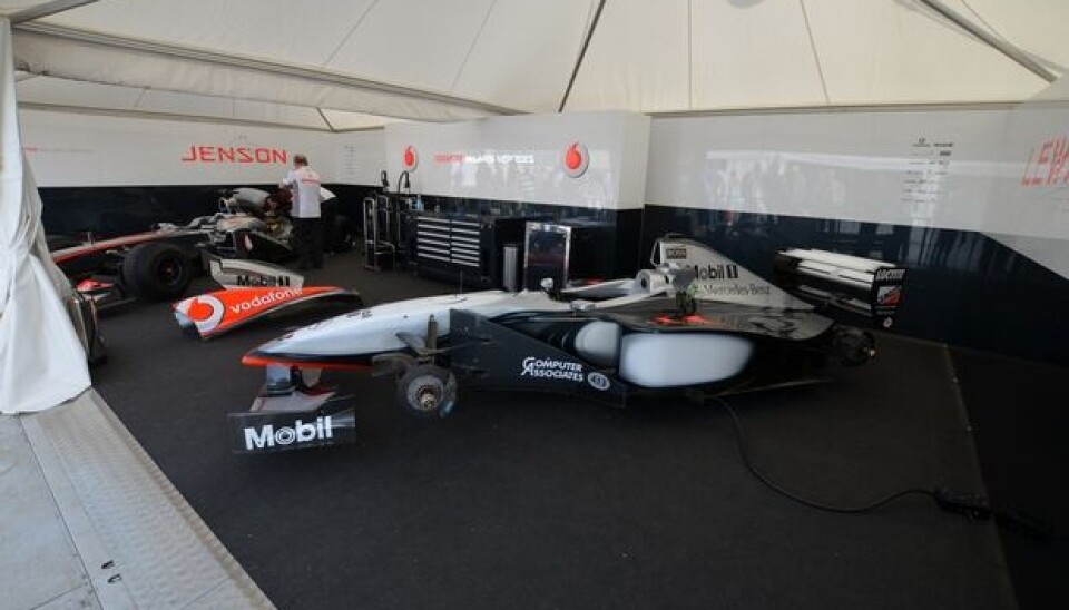 Goodwood Festival of Speed 2012Bilene til Jenson Button og Lewis Hamilton i McLaren Mercedes-teamet skulle også få kjørt seg litt. Goodwood Festival of Speed 2012Bilene til Jenson Button og Lewis Hamilton i McLaren Mercedes-teamet skulle også få kjørt seg litt.