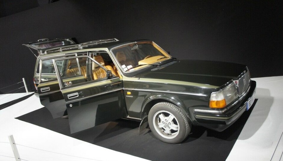 Paris 2014: Bil og moteOg hva er moteforbindelsen til en 1982 Volvo 245 Turbo? Jo. Denne var eid og mye brukt av Jean Louis Dumas, sjef for Hermes. Paris 2014: Bil og moteOg hva er moteforbindelsen til en 1982 Volvo 245 Turbo? Jo. Denne var eid og mye brukt av Jean Louis Dumas, sjef for Hermes.