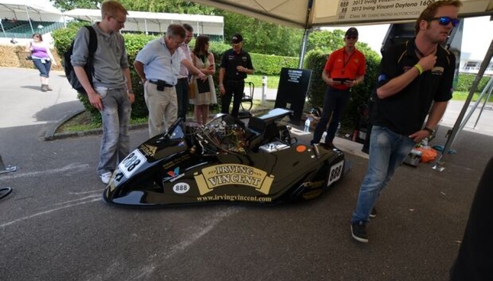Goodwood Festival of Speed 2012Hissig liten rotte, denne 2012-modellen Irving Vincent 1300. En slags liggemotorsykkel med sidevogn, og en av de mest hysteriske motorlydene jeg noen gang har hørt. Goodwood Festival of Speed 2012Hissig liten rotte, denne 2012-modellen Irving Vincent 1300. En slags liggemotorsykkel med sidevogn, og en av de mest hysteriske motorlydene jeg noen gang har hørt.