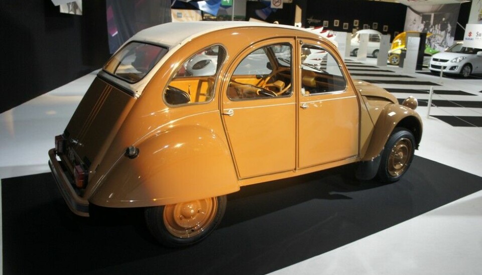 Paris 2014: Bil og moteDa Citroën 2 CV feiret sine 60 år på Paris-utstillingen i 2008, var det med denne spesialmodellen som var innredet av Hermes Interieur et Design.