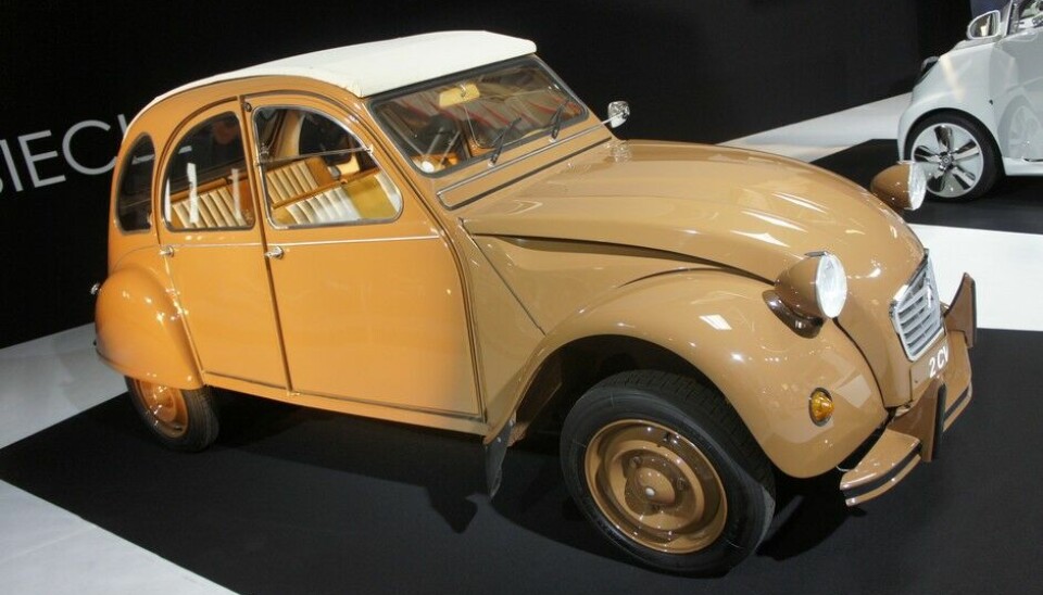 Paris 2014: Bil og moteDa Citroën 2 CV feiret sine 60 år på Paris-utstillingen i 2008, var det med denne spesialmodellen som var innredet av Hermes Interieur et Design.