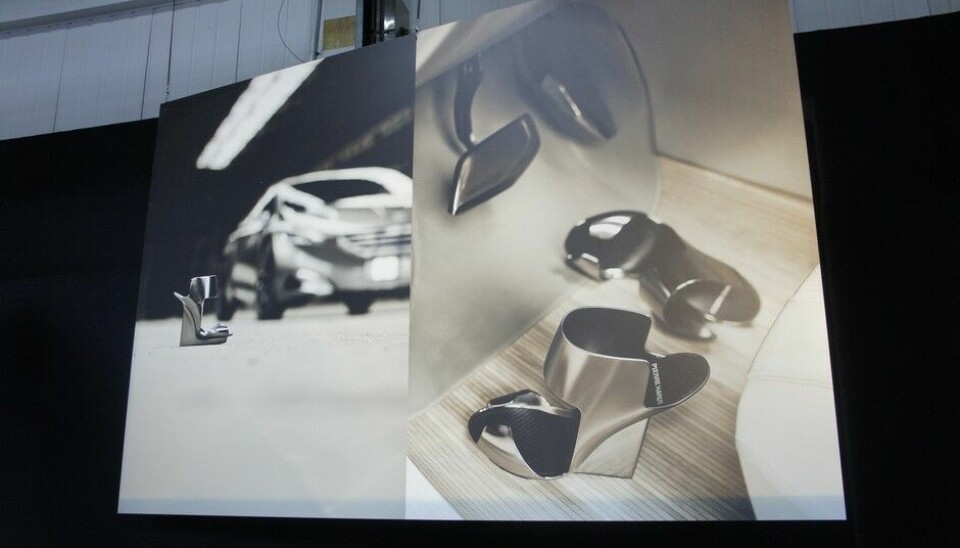 Paris 2014: Bil og moteDa Per Ivar Selvaag designet HX1 for Peugeot, gikk han samtidig til Pierre Hardy for å få skokunstneren til å lage ett sett hybride sko  som passet til bilen. Her er de.