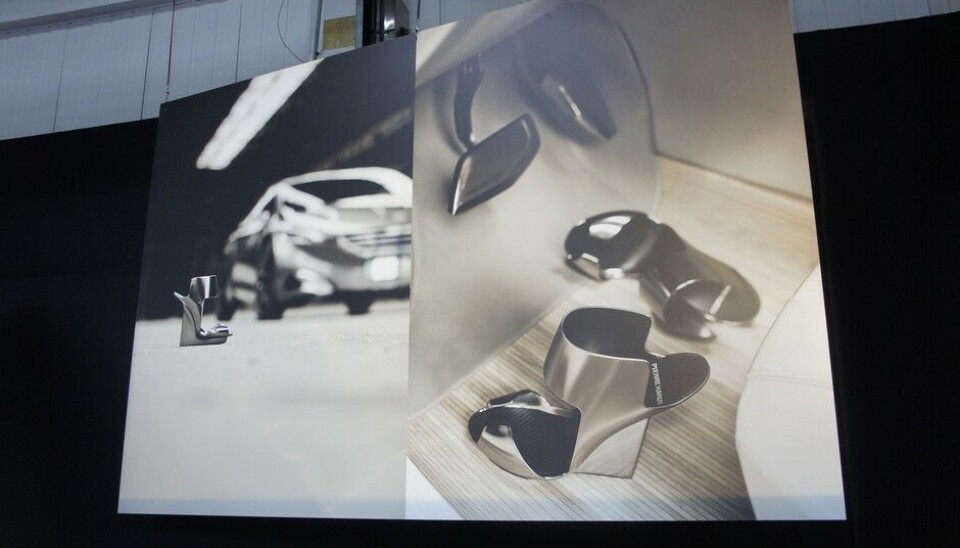 Paris 2014: Bil og moteDa Per Ivar Selvaag designet HX1 for Peugeot, gikk han samtidig til Pierre Hardy for å få skokunstneren til å lage ett sett hybride sko som passet til bilen. Her er de. Paris 2014: Bil og moteDa Per Ivar Selvaag designet HX1 for Peugeot, gikk han samtidig til Pierre Hardy for å få skokunstneren til å lage ett sett hybride sko som passet til bilen. Her er de.