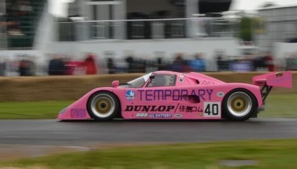 Goodwood Festival of Speed 2012Et frekt innslag i form av den rosa Spice-Coswroth SE90C fra 1990. Når denne kjørte i C2-klassen på Le Mans, var alle tre førerne kvinner; Desiré Wilson (som kjørte den på årets Goodwood), Lyn St James og Cathy Muller. Goodwood Festival of Speed 2012Et frekt innslag i form av den rosa Spice-Coswroth SE90C fra 1990. Når denne kjørte i C2-klassen på Le Mans, var alle tre førerne kvinner; Desiré Wilson (som kjørte den på årets Goodwood), Lyn St James og Cathy Muller.